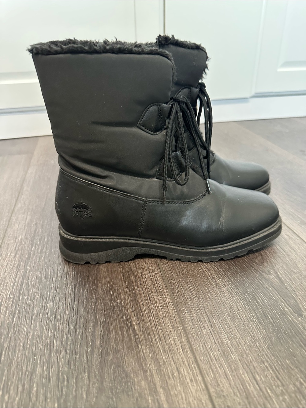 Totes size 8 Women's Black Lace-Up Rain/Winter Boots